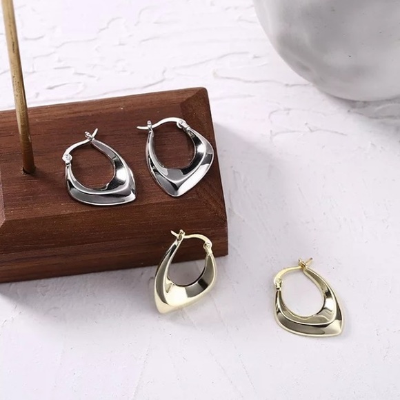 🤍Insta sterling silver hoop earrings - Picture 3 of 3